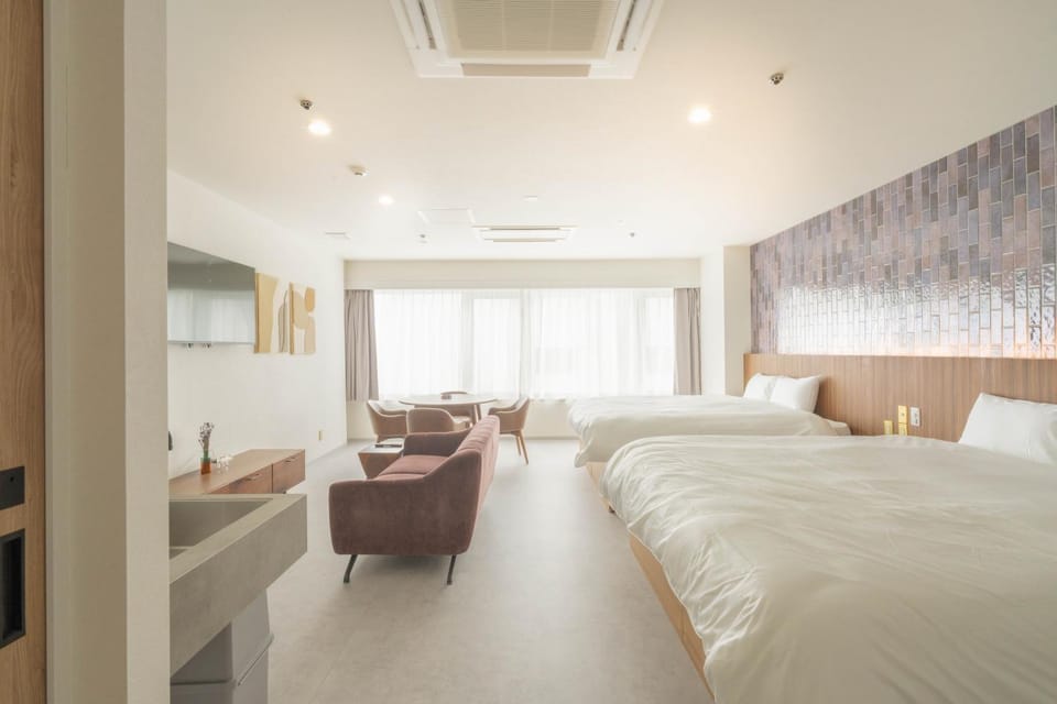 Bed, TV and multimedia, Living room, Photo of the whole room, air conditioner