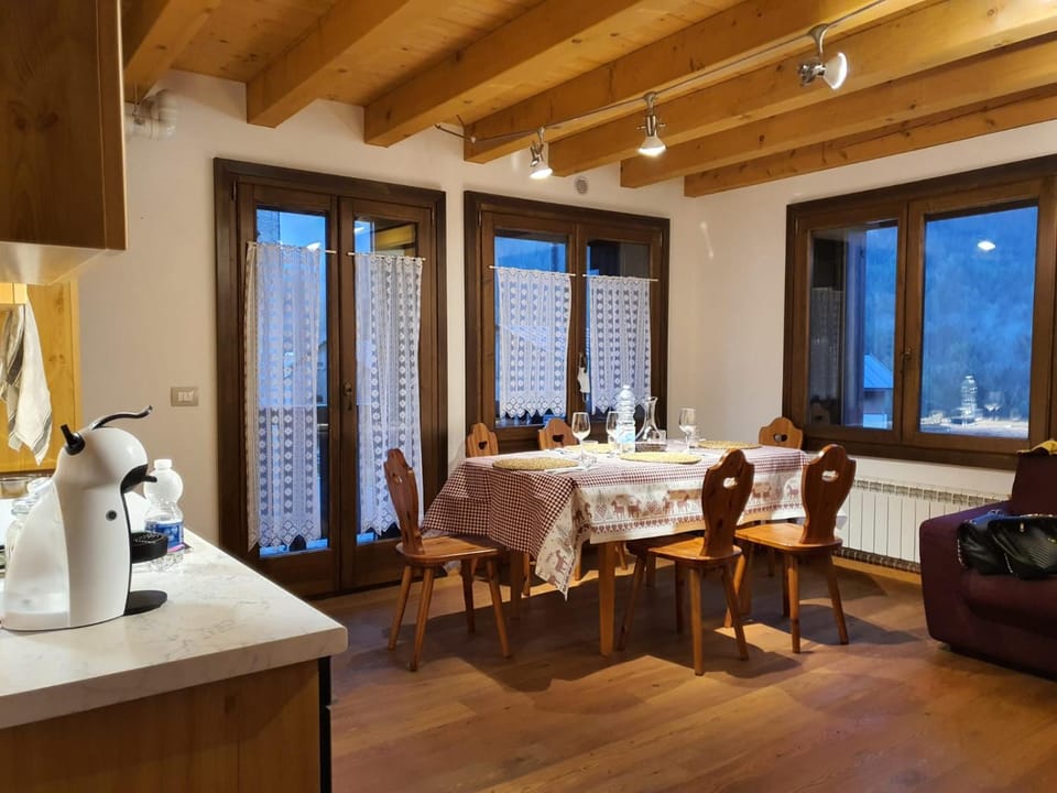 Living room, Dining area