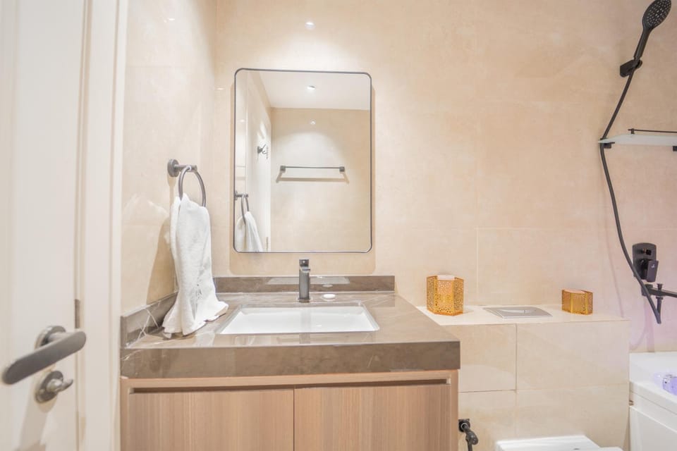 Shower, Toilet, Bathroom, Bath, towels