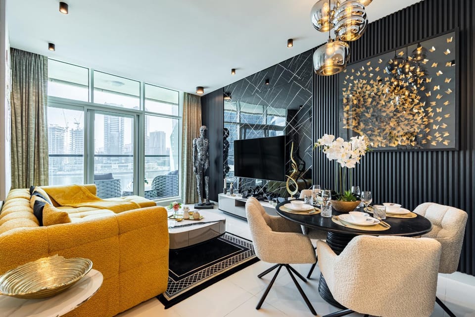 Ultra-Luxe Breathtaking Canal Views l Business Bay Apartment in Dubai