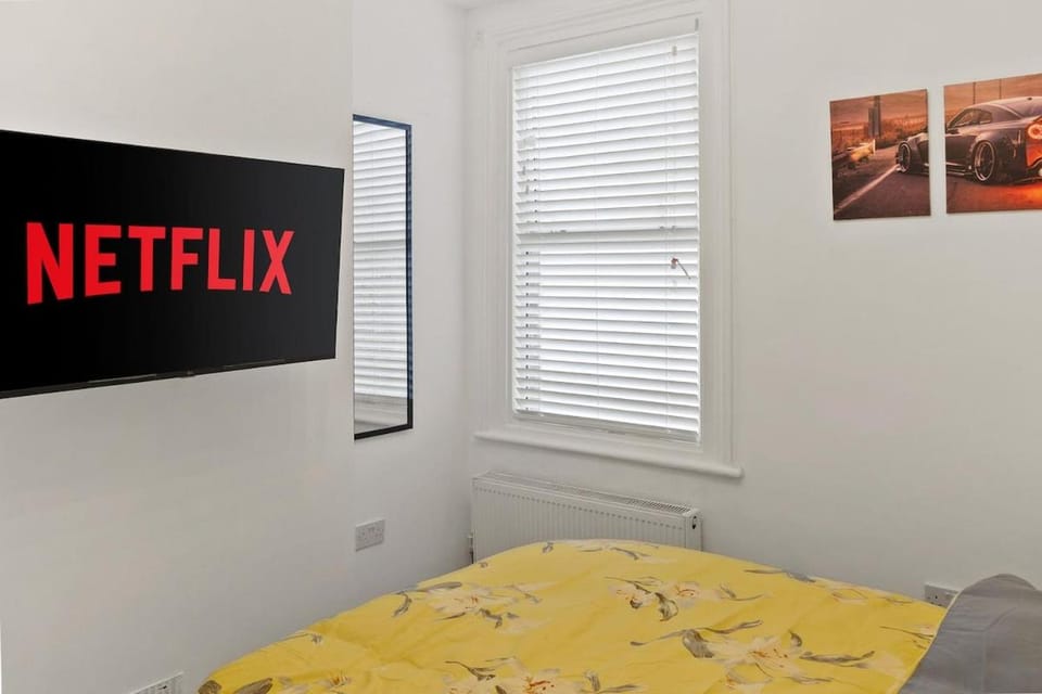 2 Bed Harrow Stay - Fast Links to Central London - Coffee machine Apartment in Harrow
