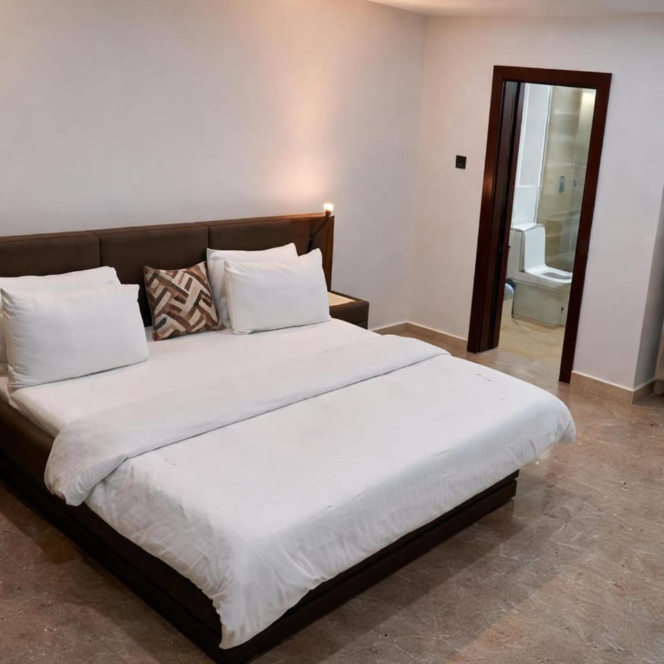 Property building, Bed, Photo of the whole room, Bedroom