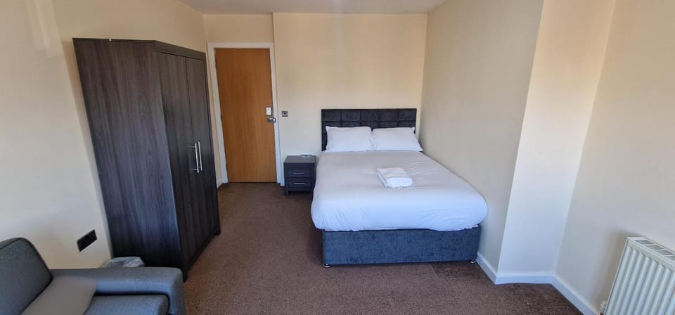 SELF CHECK-IN PENTHOUSE APARTMENT in HALIFAX CENTRE Bed and Breakfast in Calderdale