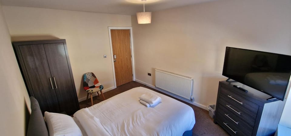 SELF CHECK-IN PENTHOUSE APARTMENT in HALIFAX CENTRE Bed and Breakfast in Calderdale