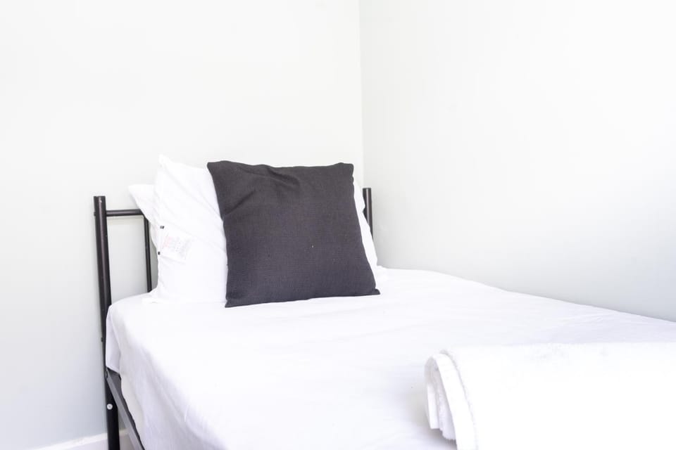 Swansea 4BR Family Home w Free Parking House in Wales