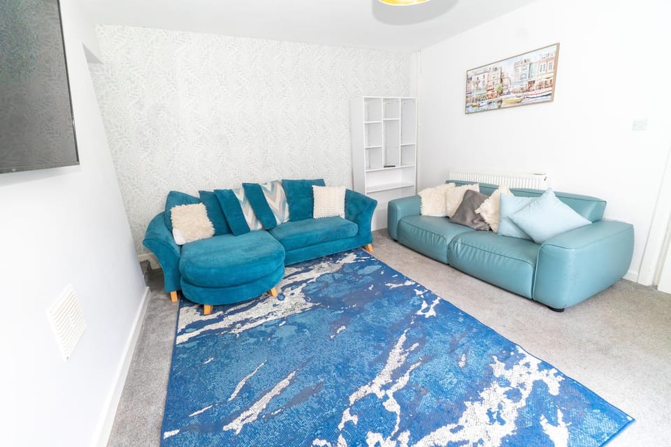 Swansea 4BR Family Home w Free Parking House in Wales