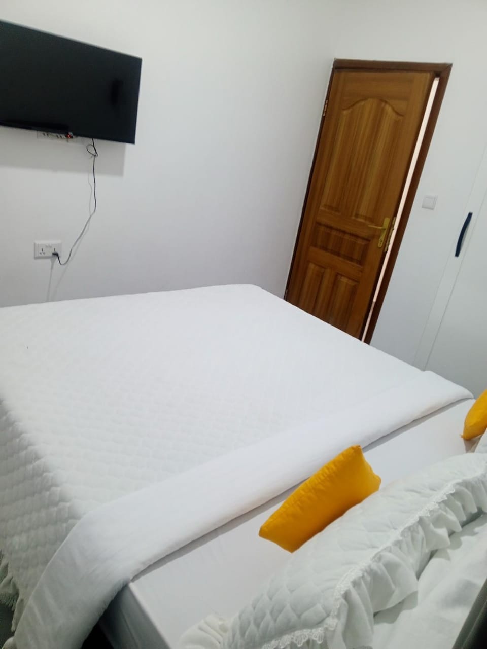 Bed, TV and multimedia, Photo of the whole room, Bedroom, wardrobe