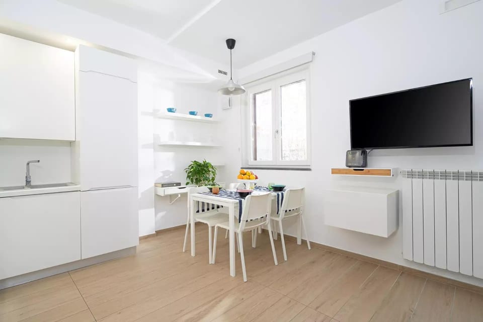 Kitchen or kitchenette, Dining area, kitchen