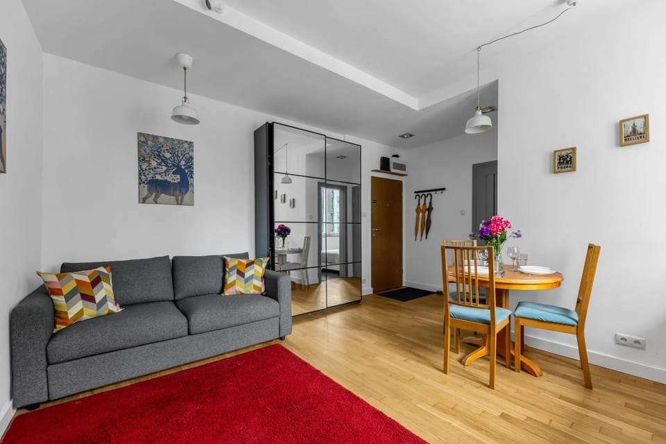 Muranów Apt - Metro, Top Location - by Rentujemy Apartment in Warsaw