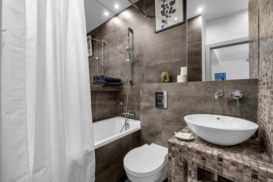 Muranów Apt - Metro, Top Location - by Rentujemy Apartment in Warsaw