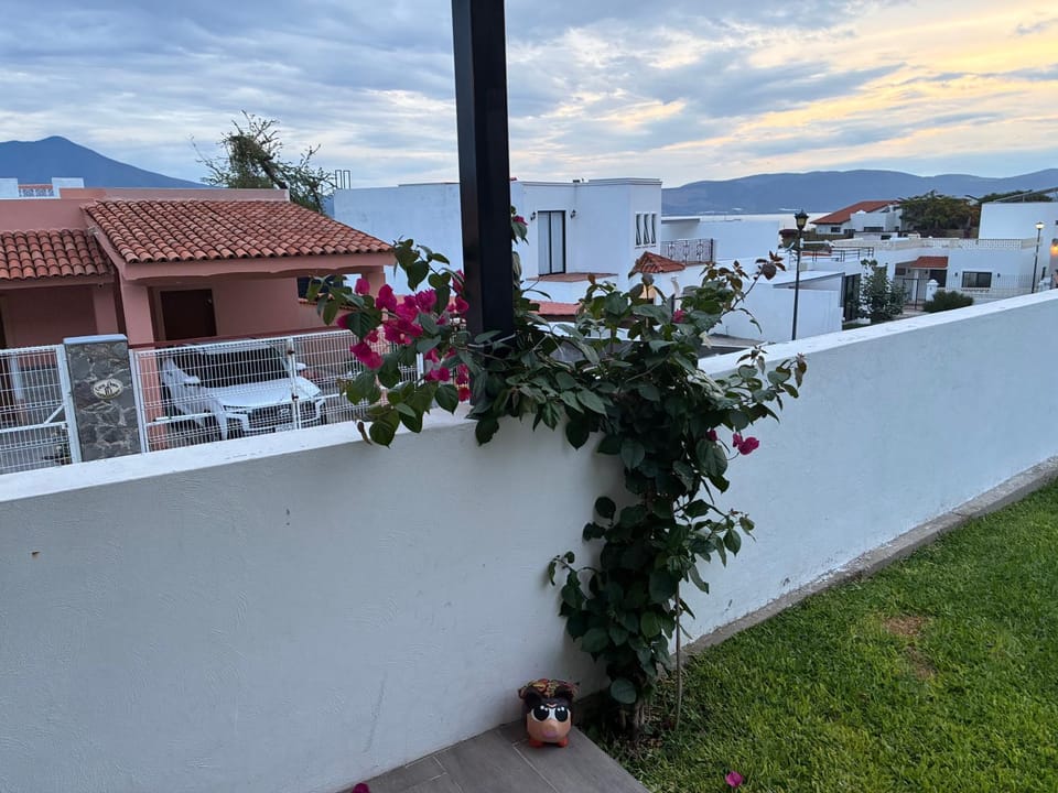 Casa del Lago San Juan Cosalá Villa in Chapala
