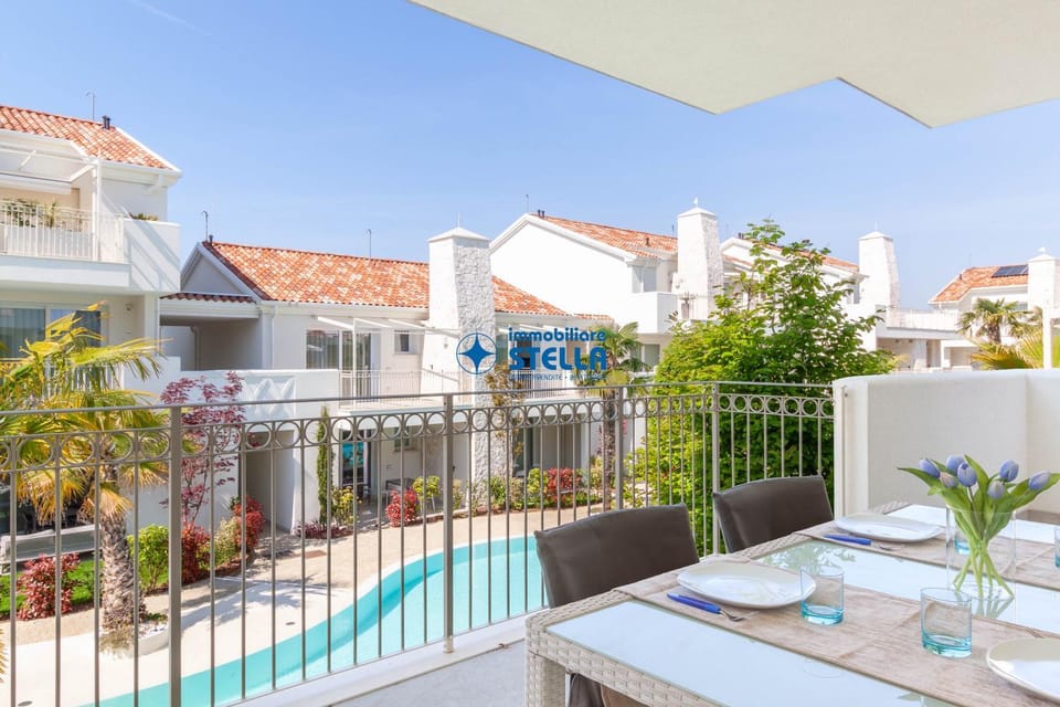 Balcony/Terrace, Pool view, Swimming pool