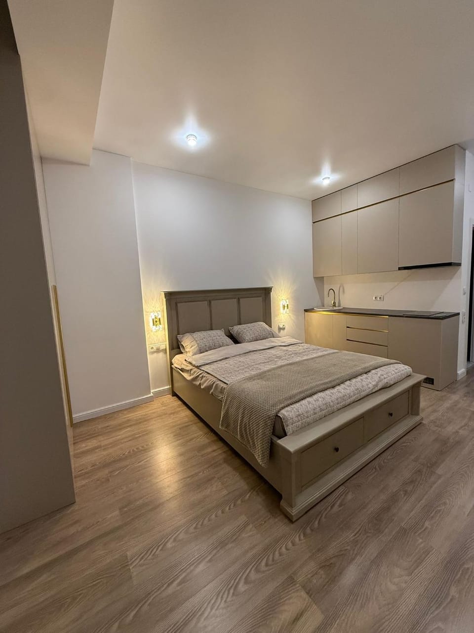 Bed, towels
