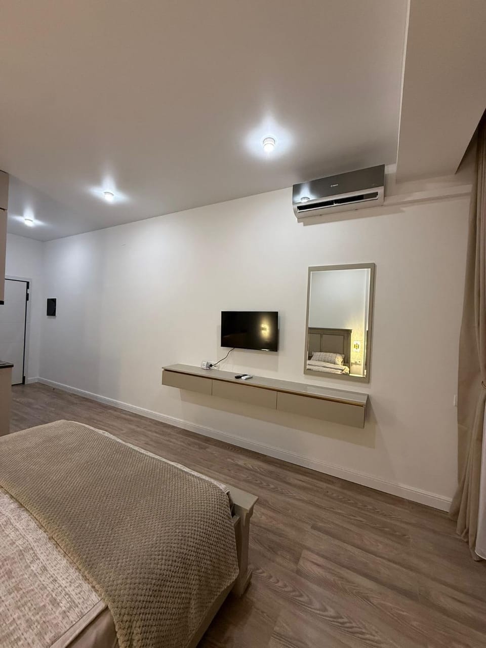 TV and multimedia, Bedroom, air conditioner