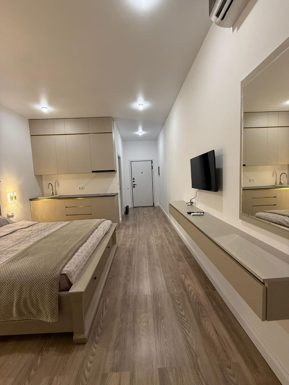 Communal lounge/ TV room, Bed, TV and multimedia, Kitchen or kitchenette, Bedroom