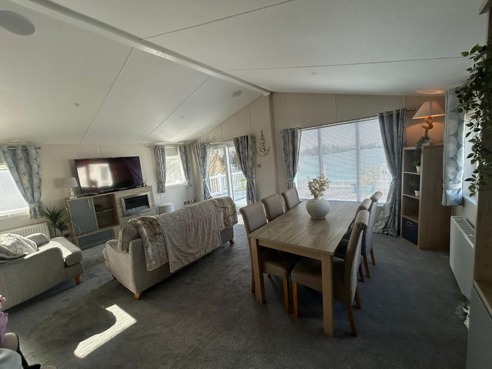 Luxury Lakeview Lodge Chichester Lakeside Holiday Park House in Chichester