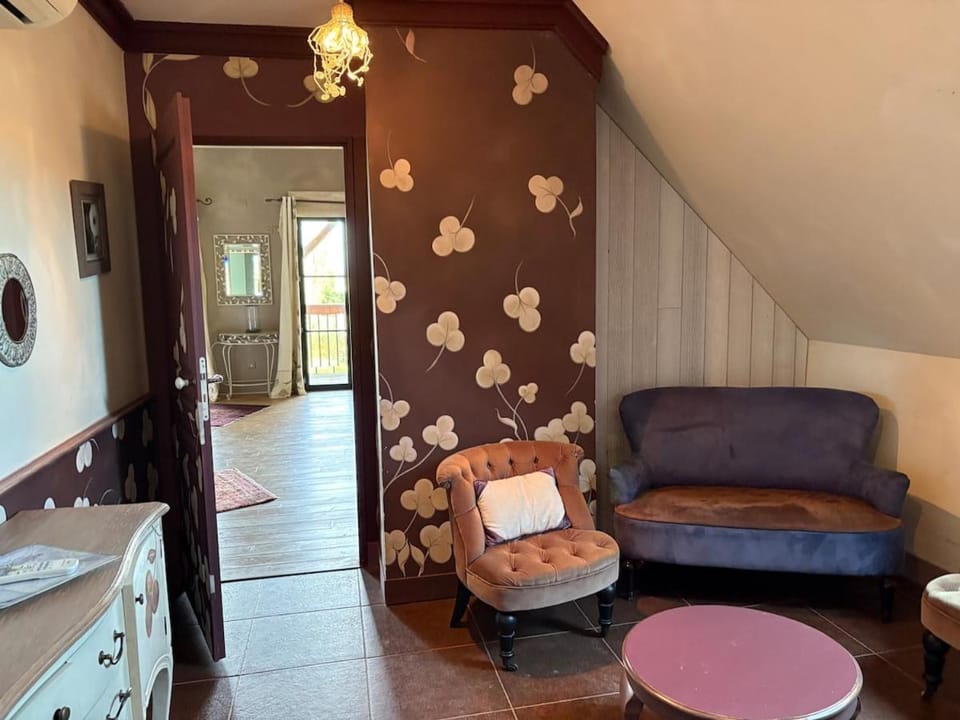 Entre vignes et Châteaux, Zoo de Beauval, Piscine, WIFI, 4 chambres, 7 lits, 4 sdb Apartment in Centre-Val de Loire