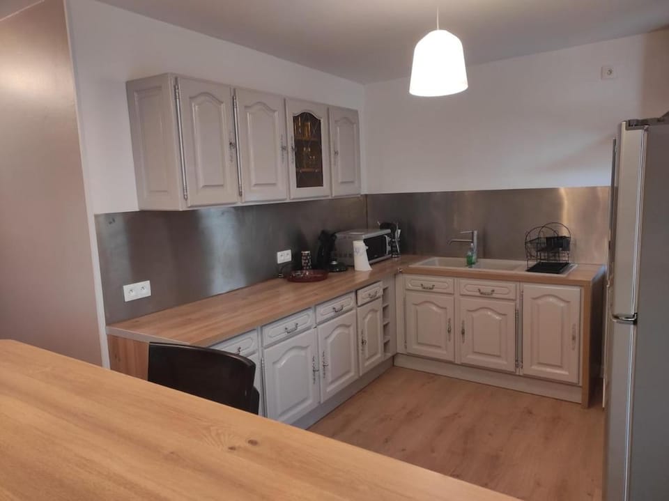 Saint Denis en bugey proche de la CNPE Appartement rénové en rez de chaussée Apartment in Auvergne-Rhône-Alpes
