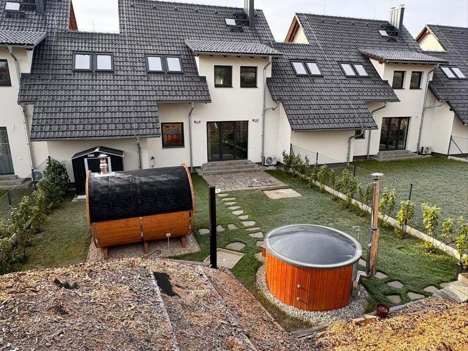 Property building, Garden, Hot Tub, Sauna