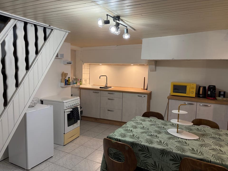 Dining area, stove, stove, kitchen, kitchen
