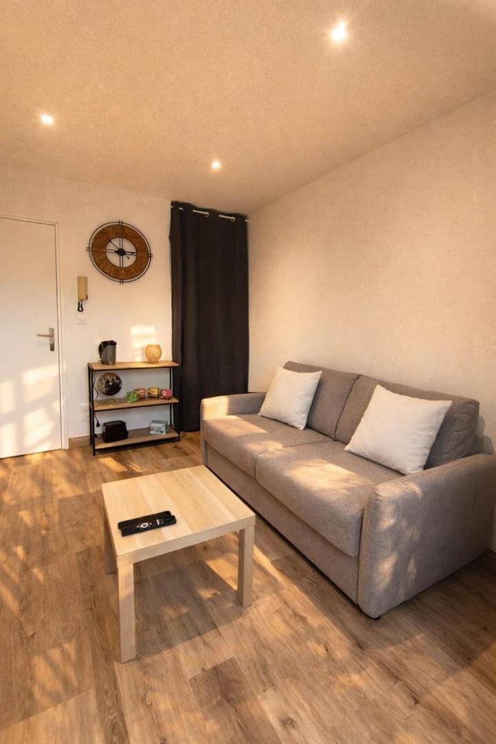 Escapade urbaine cosy – Rue Nationale Hypercentre Apartment in Tours