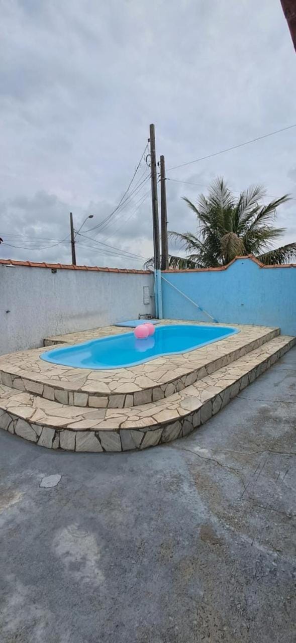 Casa com piscina a 150 m da praia c House in State of São Paulo