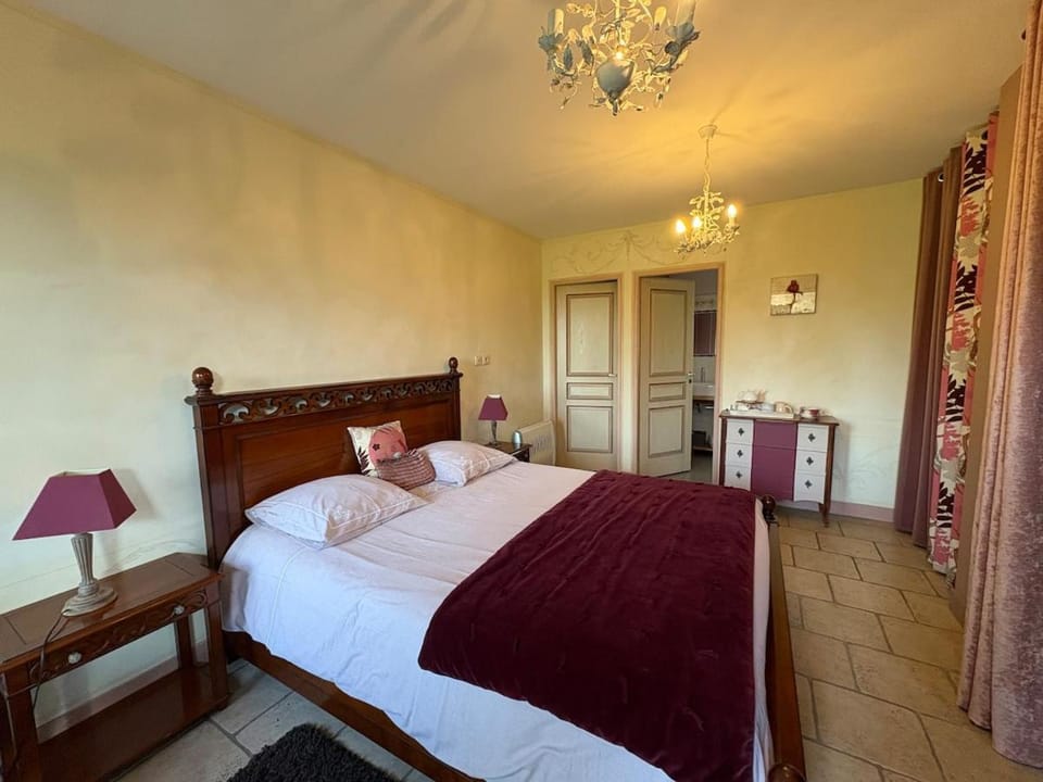 Le cocon en Sologne, Châteaux, Zoo de Beauval, Piscine, WIFI, 2 chambres, 3 lits, 2 sdb House in Centre-Val de Loire