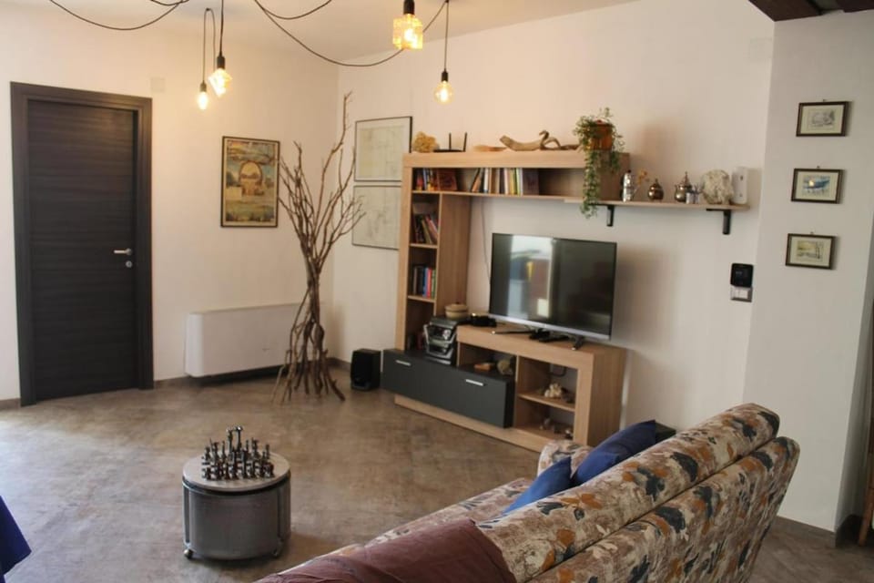 Communal lounge/ TV room, TV and multimedia, Living room, Evening entertainment