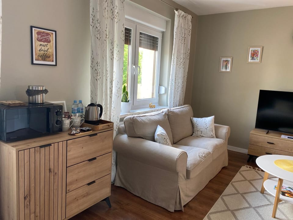 TV and multimedia, Coffee/tea facilities, Living room, Seating area