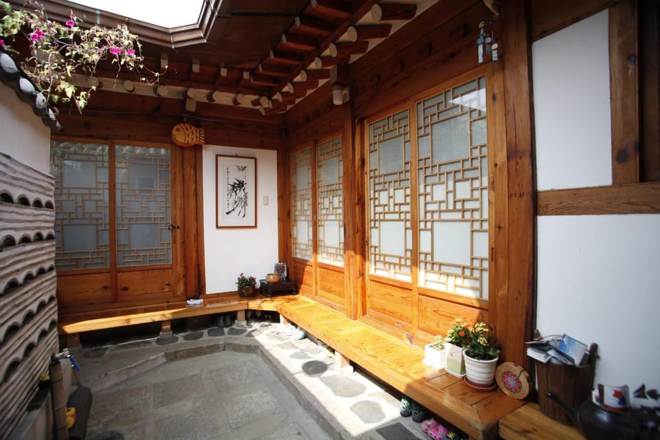 Inwoo Guesthouse Bed and Breakfast in Seoul