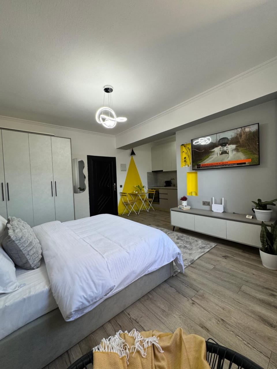 Bed, TV and multimedia, Bedroom, wardrobe
