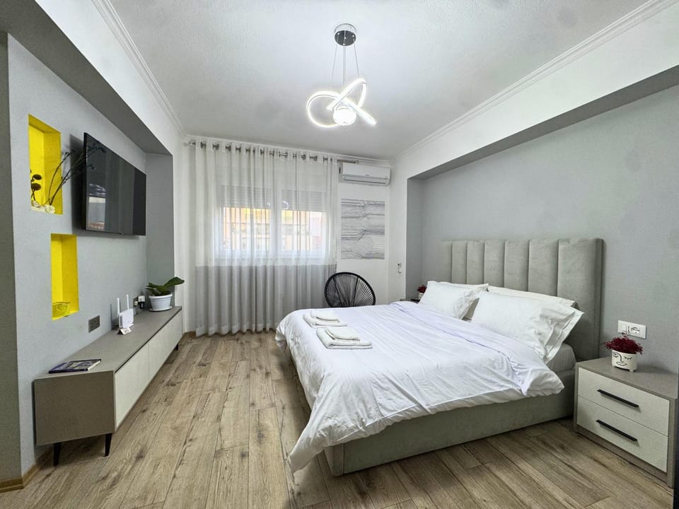 Bed, Photo of the whole room, towels