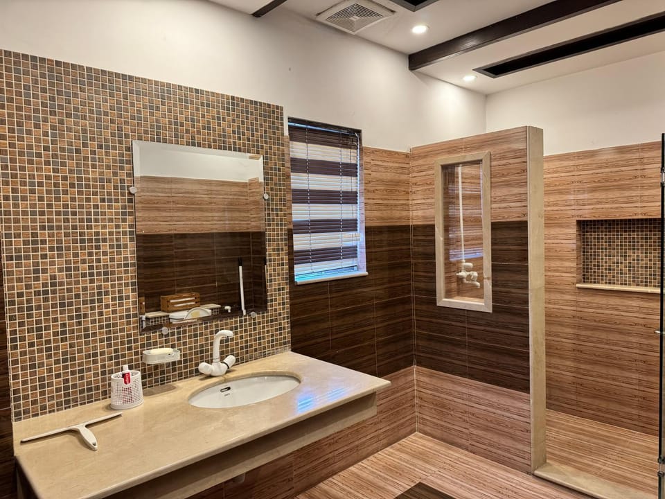 2 bedroom 1 Kanal portion in DHA Phase 5 Lahore House in Lahore