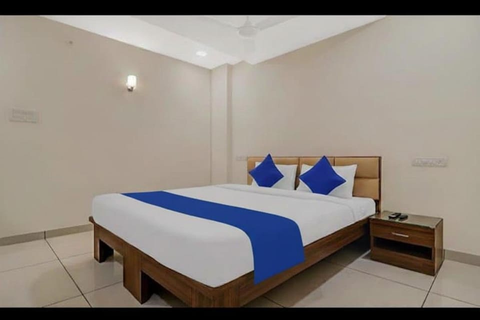 SHIVOM RESIDENCY, US Consulate Road, Financial District Bed and Breakfast in Hyderabad