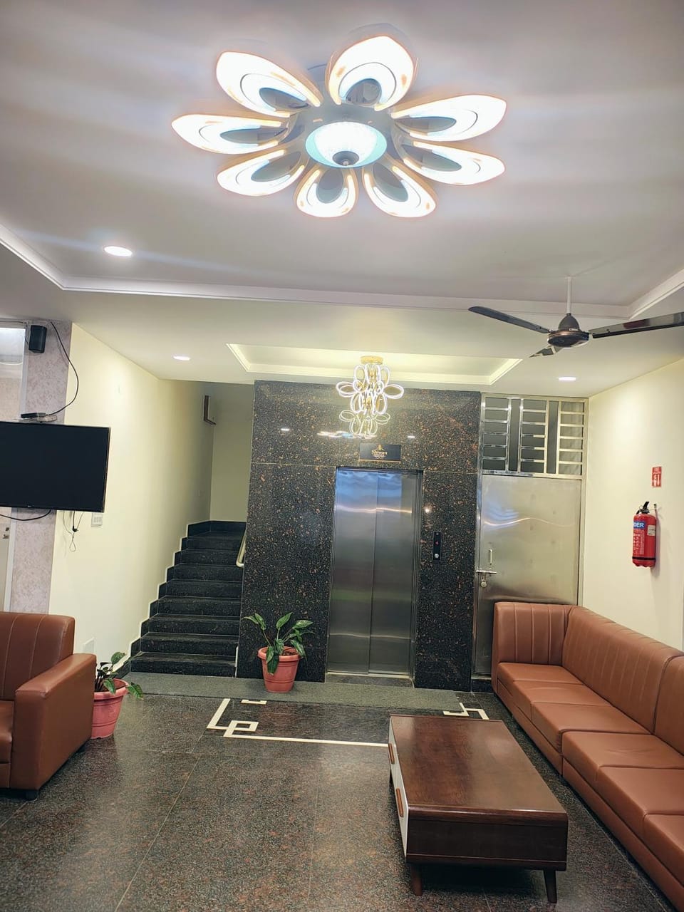 SHIVOM RESIDENCY, US Consulate Road, Financial District Bed and Breakfast in Hyderabad