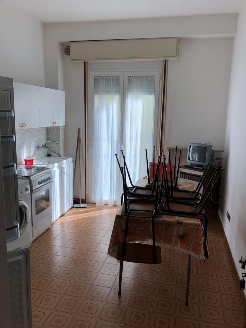 Kitchen or kitchenette, Dining area, oven, pet friendly