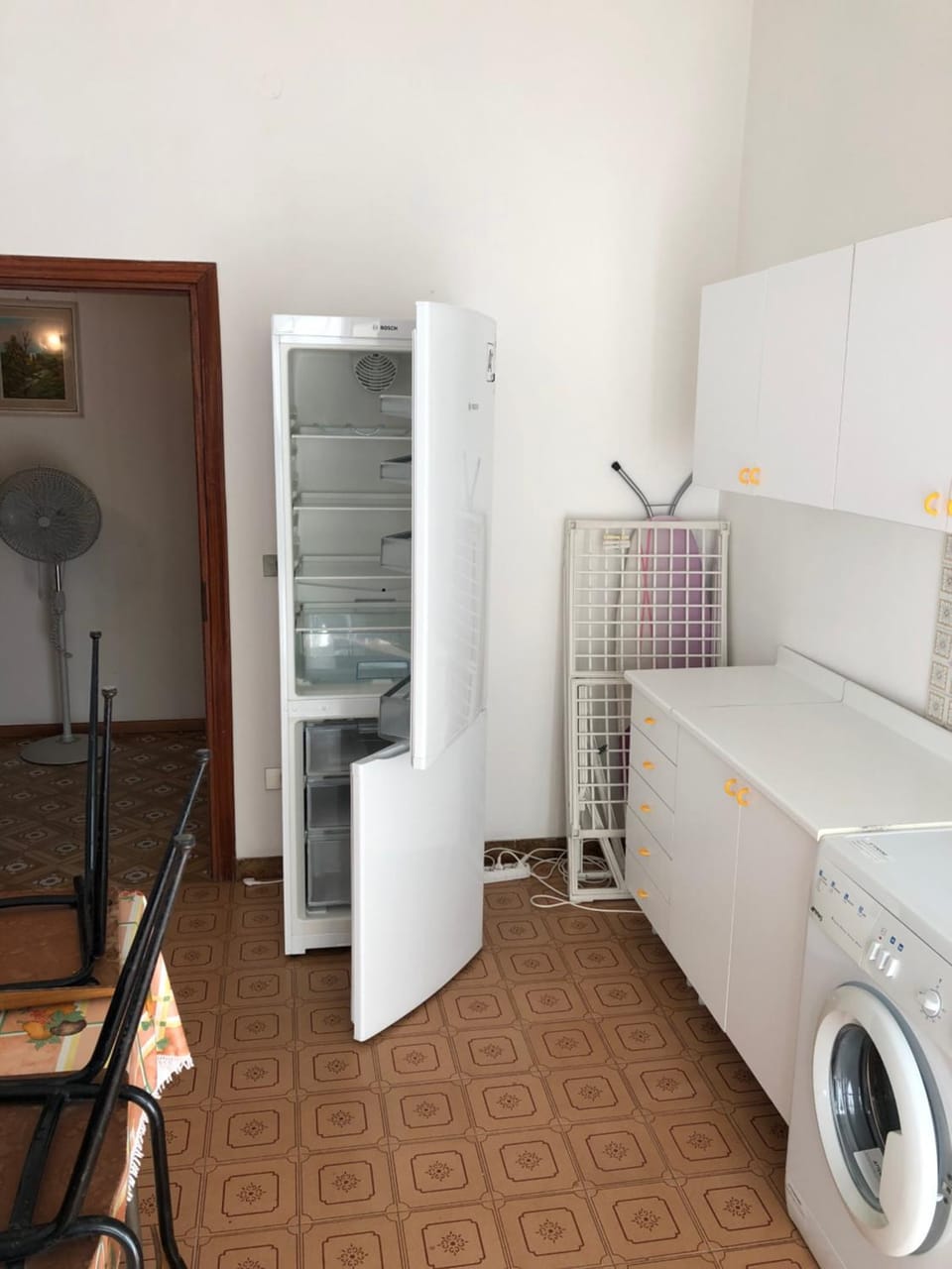 Kitchen or kitchenette, washing machine