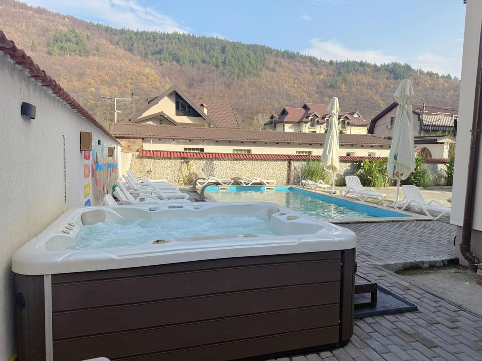 Hot Tub, Swimming pool