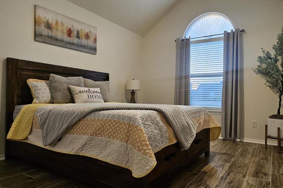 Whitney Retreat by NWA Triple C Stays House in Rogers