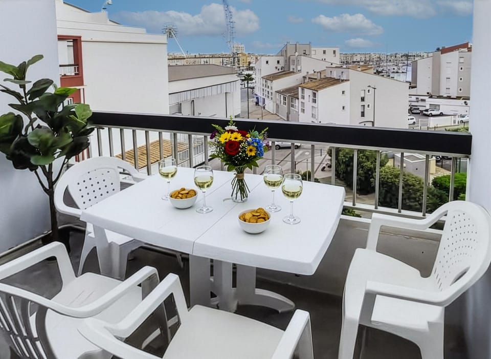 View (from property/room), Balcony/Terrace, City view