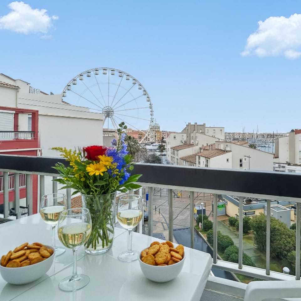 View (from property/room), Balcony/Terrace, City view
