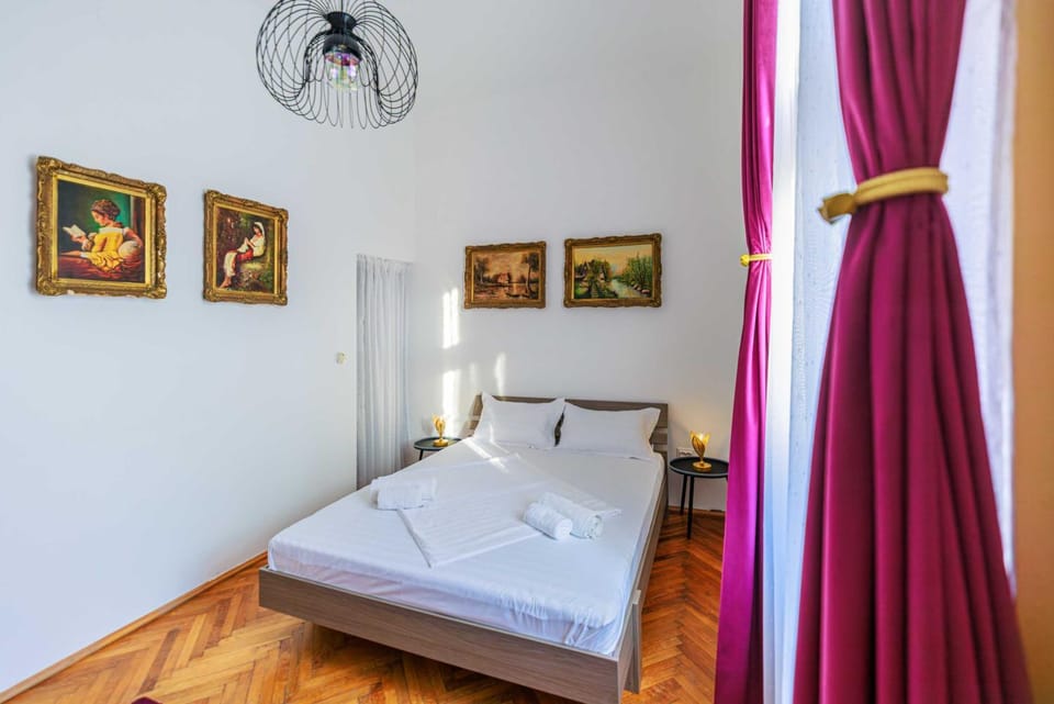 Bed, Decorative detail, Bedroom