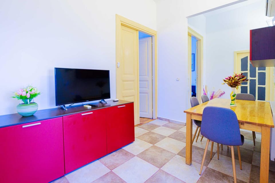TV and multimedia, Living room, Dining area
