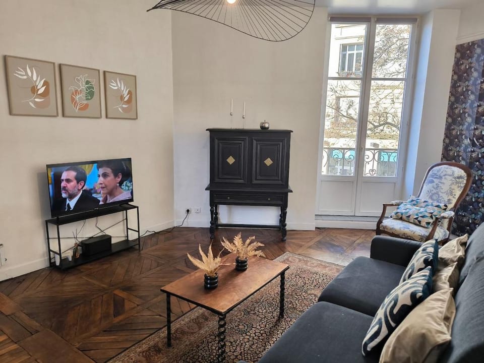 Communal lounge/ TV room, TV and multimedia, Living room, Seating area, Evening entertainment