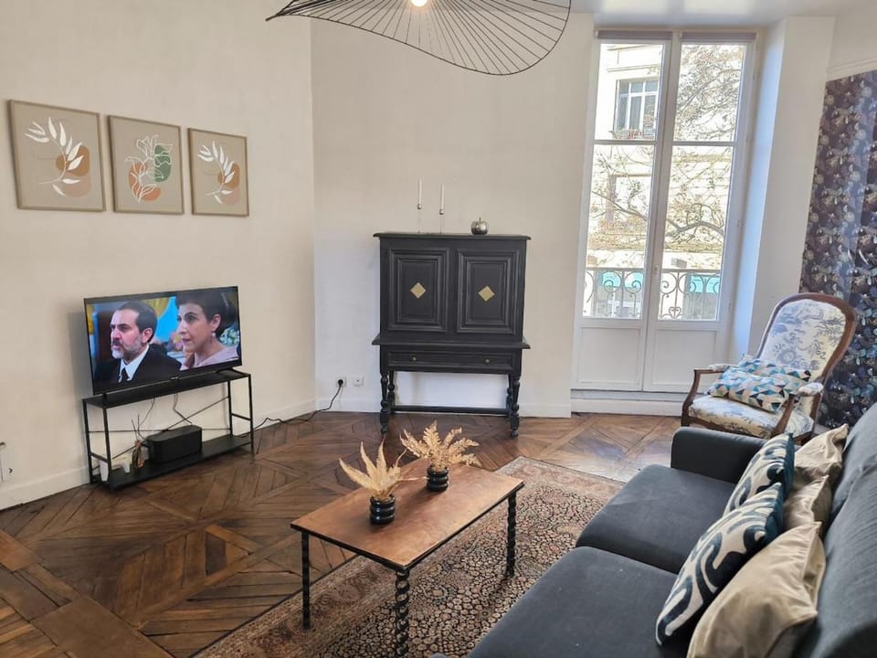 Communal lounge/ TV room, TV and multimedia, Living room, Seating area, Evening entertainment
