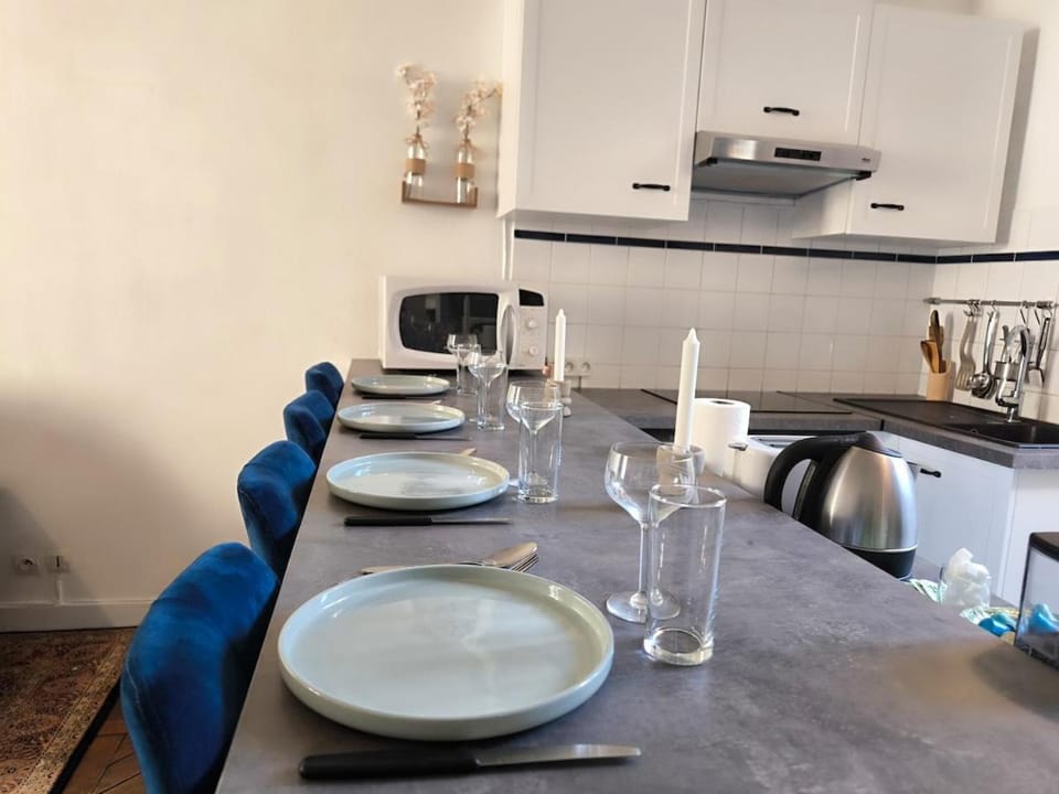 Dining area, minibar, stove
