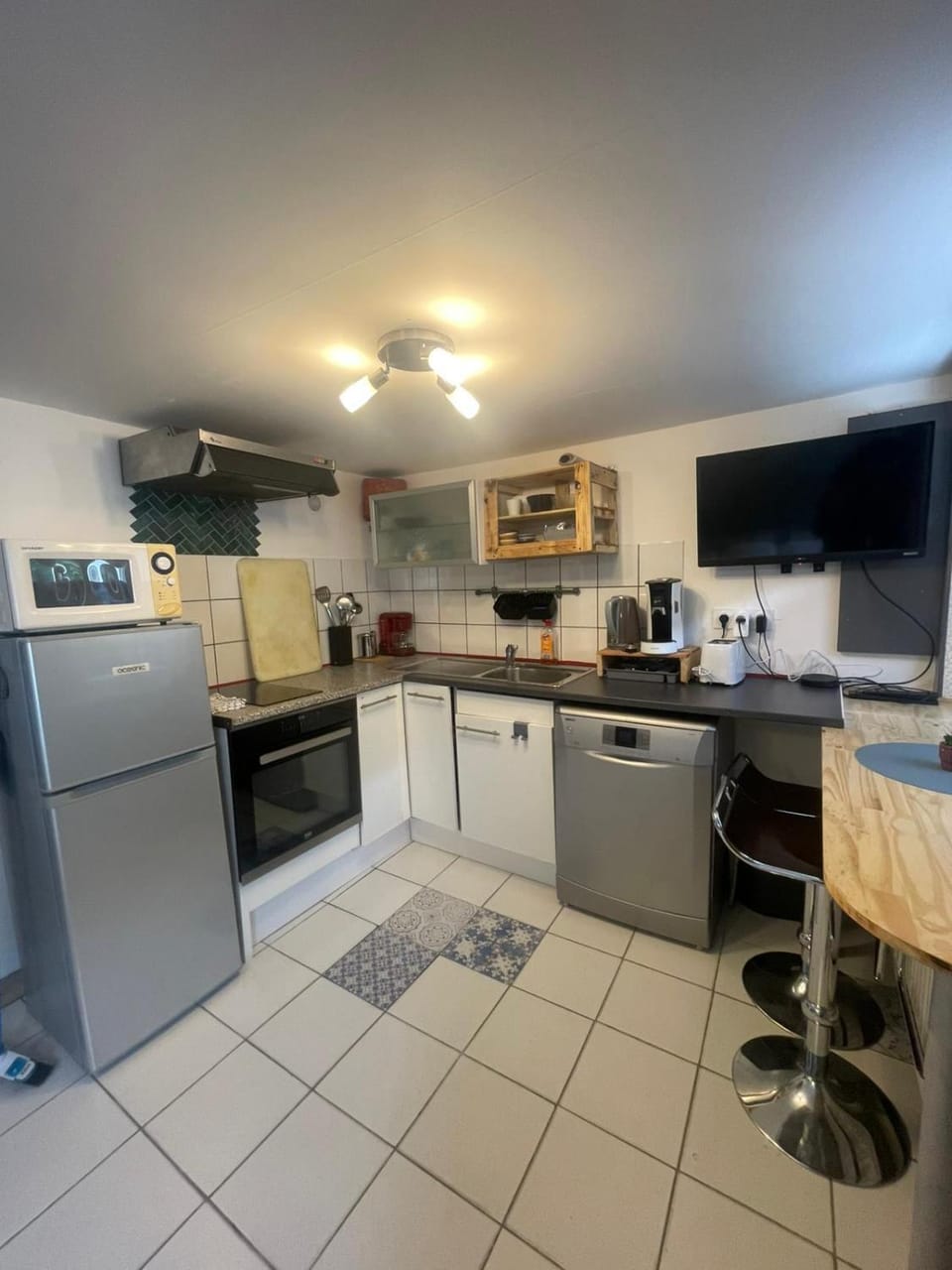 Coffee/tea facilities, Kitchen or kitchenette, microwave, oven, toaster