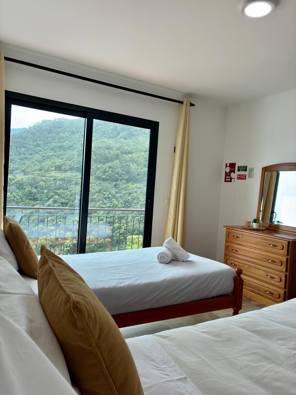 Bed, Natural landscape, TV and multimedia, Photo of the whole room, Bedroom, Mountain view