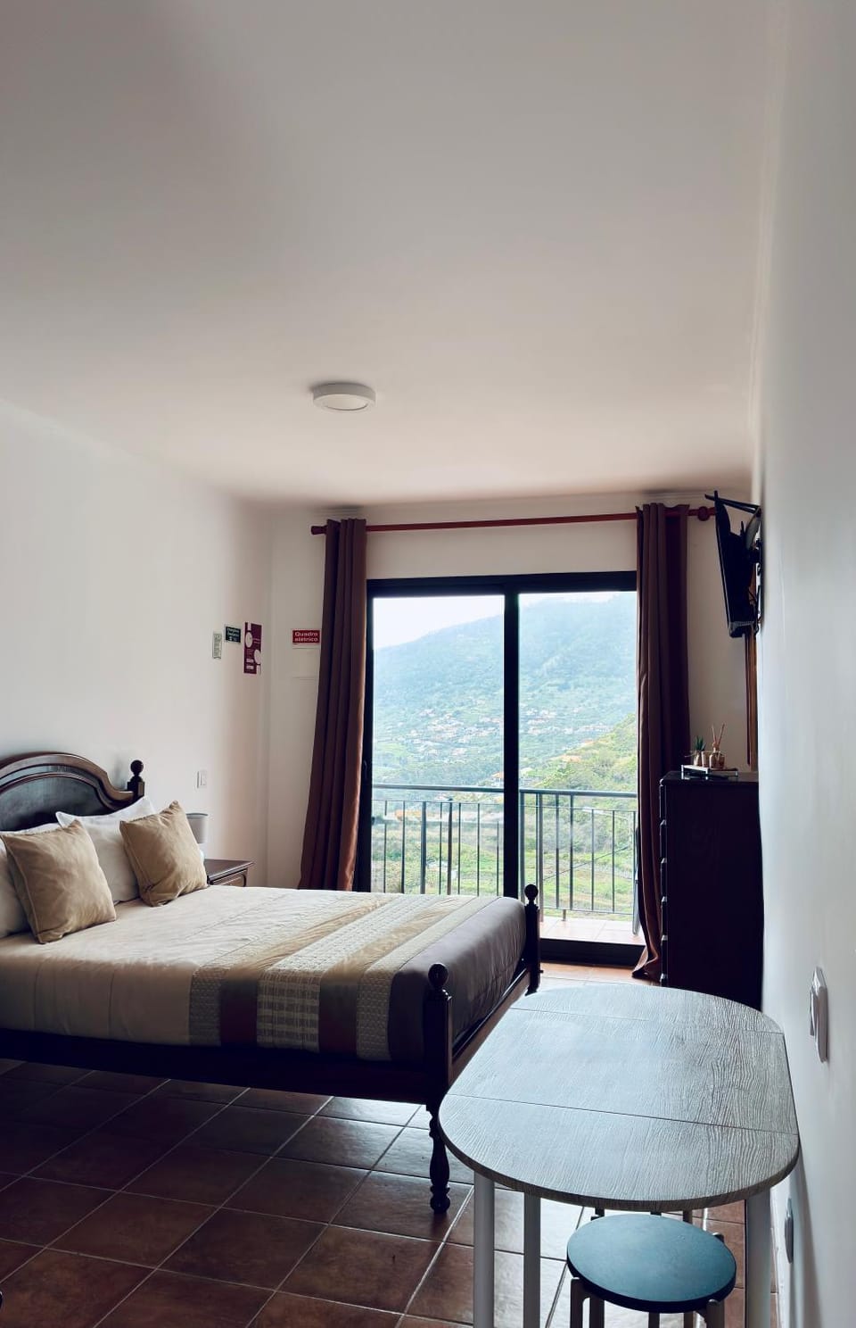 Bed, Natural landscape, View (from property/room), Balcony/Terrace, Photo of the whole room, Bedroom, Mountain view