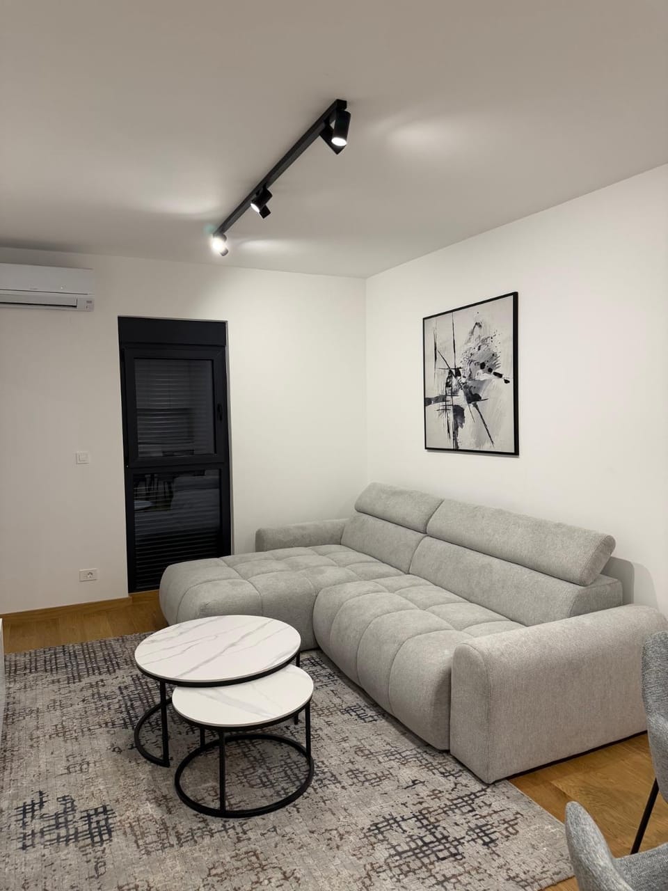 Montenegro White Suite Apartment in Podgorica
